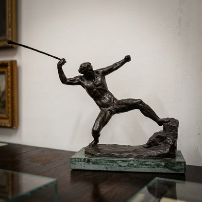 Hondero mallorquín de Jaime Mir — bronce expuesto en la galería